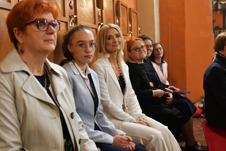 Błogosławieństwo absolwentów Studium Liturgicznego w Zielonej Górze