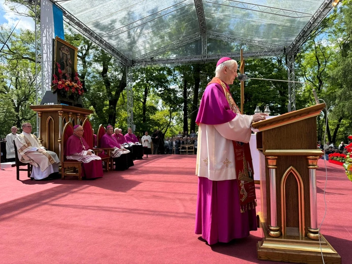 Piekary Śląskie. Tysiące mężczyzn i młodzieńców na Piekarskiej Kalwarii 