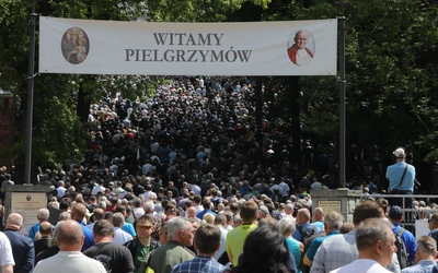 Piekary mężczyzn 2025. Pątnicy mówią, co ich przyciąga do Matki Bożej Piekarskiej