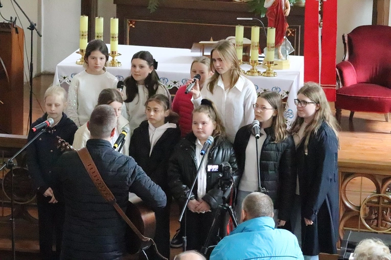 XVI Festiwal Pieśni i Piosneki Religinej w Kmiecinie