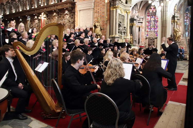 Koncert w katedrze wrocławskiej "Niech zabrzmią głosy kochających serc"