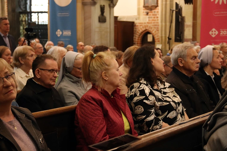 Koncert w katedrze wrocławskiej "Niech zabrzmią głosy kochających serc"