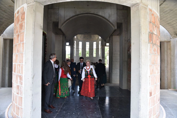 Wmurowanie kamienia węgielnego w Ochotnicy Dolnej