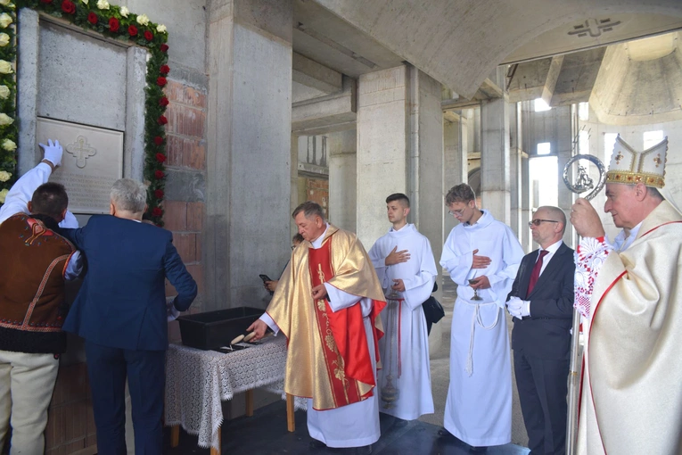 Wmurowanie kamienia węgielnego w Ochotnicy Dolnej