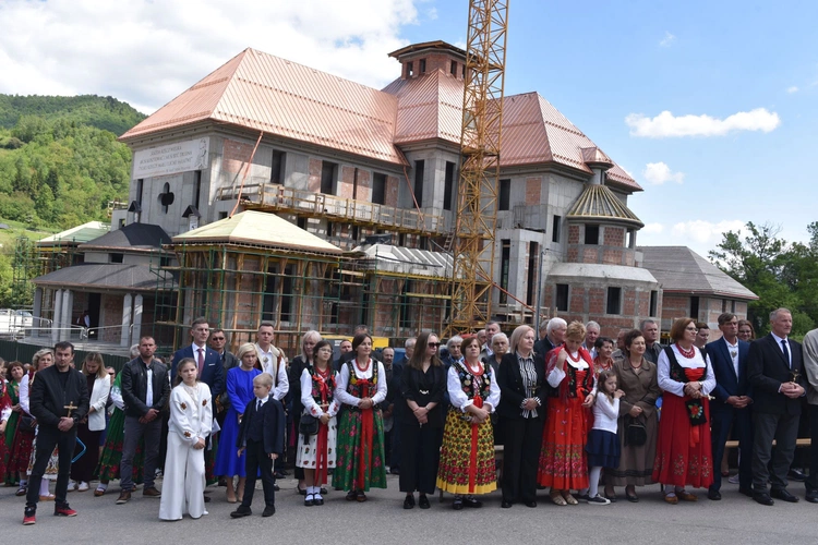 Wmurowanie kamienia węgielnego w Ochotnicy Dolnej
