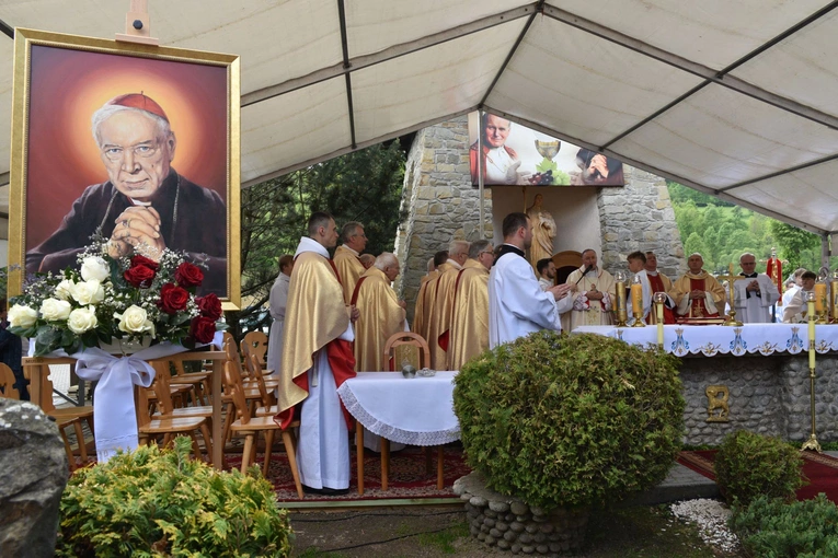 Wmurowanie kamienia węgielnego w Ochotnicy Dolnej