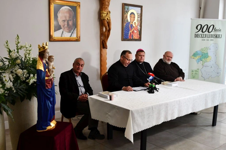 Powrót Madonny do katedry