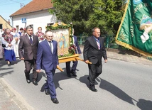 Do kościoła przyniesiony został w procesji obraz św. Izydora Oracza, którego wspomnienie obchodzone jest  15 maja. 