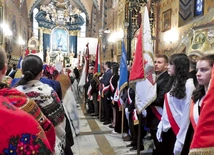Żywczanie podczas rocznicowej liturgii w konkatedrze Narodzenia NMP. 