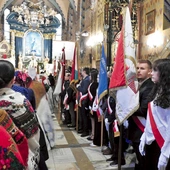 Żywczanie podczas rocznicowej liturgii w konkatedrze Narodzenia NMP. 