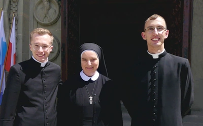 Od lewej: ks. Bartosz Mikrut, s. Renata Tondytko i ks. Jacek Orawczak.