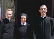 Od lewej: ks. Bartosz Mikrut, s. Renata Tondytko i ks. Jacek Orawczak.