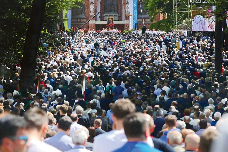 Według szacunków na kalwarii piekarskiej zjawiło się ponad 80 tysięcy pielgrzymów.