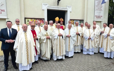 W parafii św. Stanisława w Skierniewicach okrągłą rocznicę święceń przeżywali kapłani z trzech diecezji.