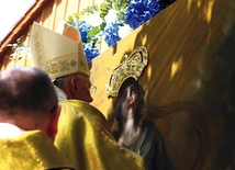 Akt nałożenia koron był podsumowaniem żywego od kilkuset lat nabożeństwa do Maryi.