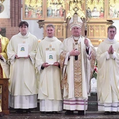  W konkatedrze św. Jakuba w Olsztynie trzech diakonów przyjęło z rąk abp. Józefa Górzyńskiego święcenia kapłańskie.