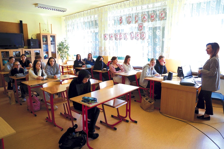 Uczniowie chętnie mówią o szkole – podkreślają dobrą atmosferę, indywidualne podejście i zaangażowanie nauczycieli. 