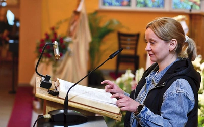 Akcja  „Biblia 24/7”, której organizatorem jest Fraternia Franciszkańska „Effatha”, odbędzie się u zielonogórskich franciszkanów  już po raz piąty. W jej trakcie Pismo Święte czytane jest w dzień i w noc, wyłącznie z przerwami  ma Mszę św. Biorą w niej udział nie tylko parafianie,  ale też zielonogórzanie i mieszkańcy okolicznych miejscowości. Link do transmisji: zgg.gosc.pl. Na zdjęciu: Ostatnie próby przed zaśpiewaniem do zaśpiewania wszystkich psalmów. 
