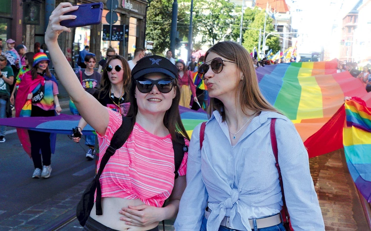 Czy inicjatywa szkoły była promocją środowiska osób LGBT+? Zdania są podzielone.