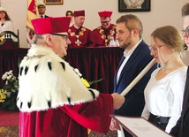 Ślubowanie studentów PWT na Ostrowie Tumskim.