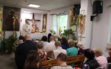 Jubileusz kapłaństwa w schronisku dla bezdomnych. Bp Kiciński czuje się tu jak w domu