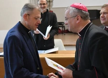 Bp Tadeusz Lityński wręczył dekrety nowym proboszczom, administratorom i wikariuszom