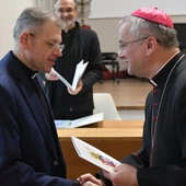 Bp Tadeusz Lityński wręczył dekrety nowym proboszczom, administratorom i wikariuszom