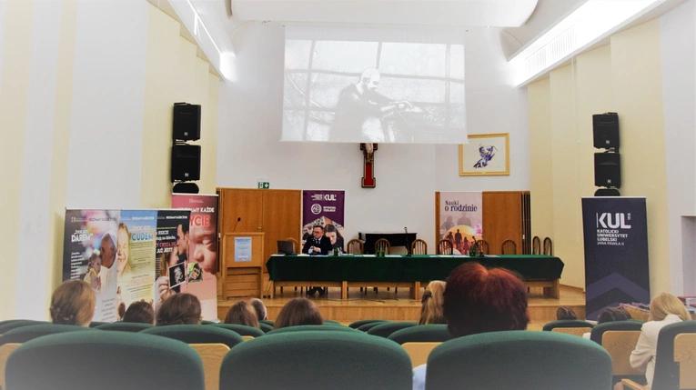 Od poczęcia po relację – interdyscyplinarna refleksja nad życiem prenatalnym na KUL