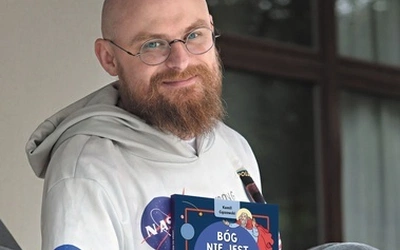 Dlaczego Pan Bóg nie jest korkiem do wanny? Rozmowa z Kamilem Gąszowskim, autorem najnowszej książki z biblioteki „Małego Gościa”