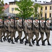 Nowy Targ. Święto Straży Granicznej z defiladą, odznaczeniami i musztrą