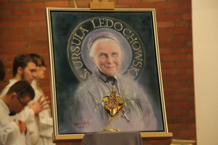 Wprowadzenie relikwii św. Urszuli cz. 1