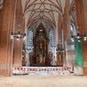Wnętrze remontowanej katedry opolskiej