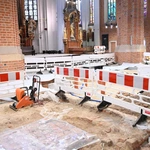 Wnętrze remontowanej katedry opolskiej