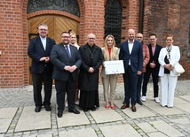 Wnętrze remontowanej katedry opolskiej