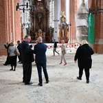 Wnętrze remontowanej katedry opolskiej