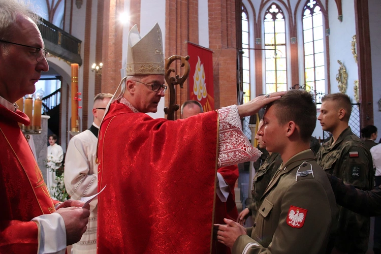 Uroczysta Msza św. z biskupem polowym i bierzmowanie w bazylice św. Elżbiety