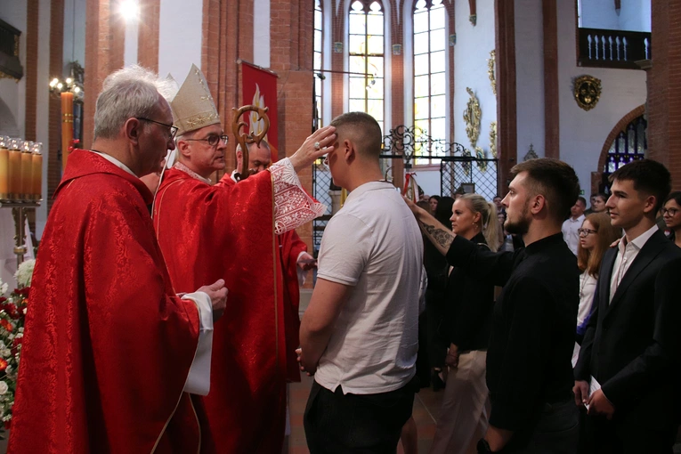 Uroczysta Msza św. z biskupem polowym i bierzmowanie w bazylice św. Elżbiety
