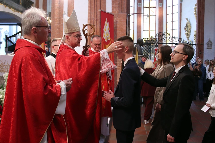 Uroczysta Msza św. z biskupem polowym i bierzmowanie w bazylice św. Elżbiety