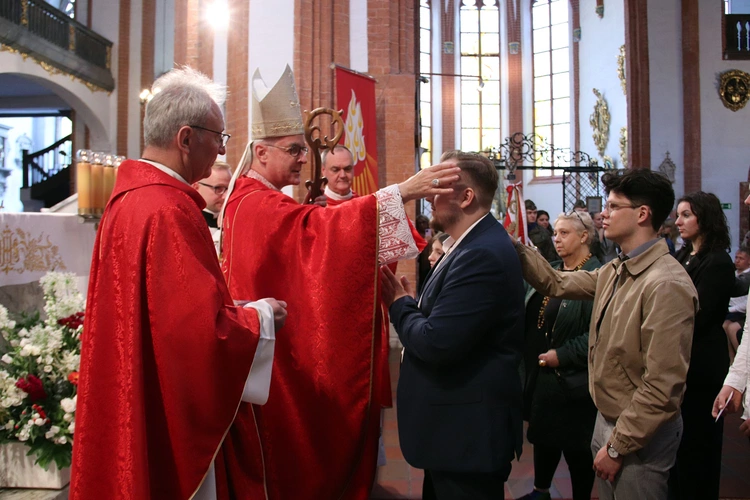Uroczysta Msza św. z biskupem polowym i bierzmowanie w bazylice św. Elżbiety