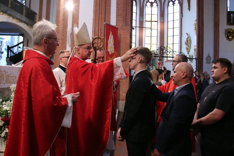 Uroczysta Msza św. z biskupem polowym i bierzmowanie w bazylice św. Elżbiety