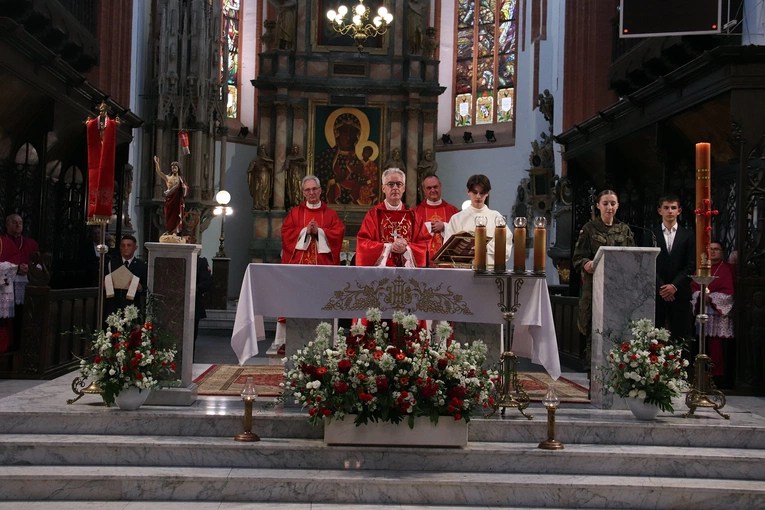 Uroczysta Msza św. z biskupem polowym i bierzmowanie w bazylice św. Elżbiety