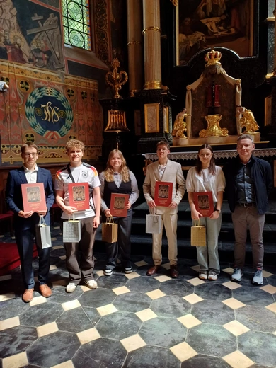 Młodzi pasjonaci katedry