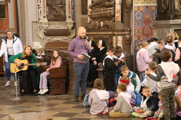 Płock. Dzień dziecka w ogrodzie biskupim