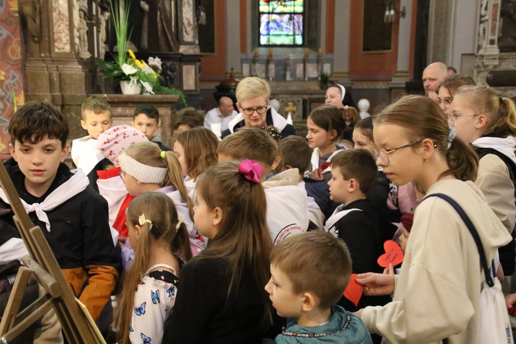 Płock. Dzień dziecka w ogrodzie biskupim