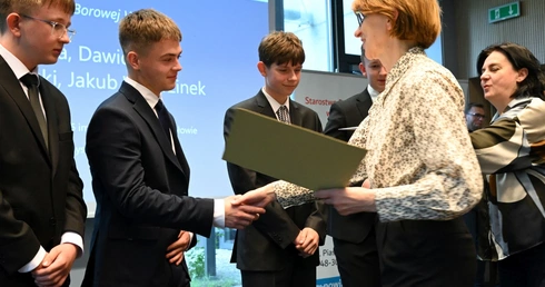 Tak młodzi pasjonaci upamiętniają trudne wydarzenia w historii Polski