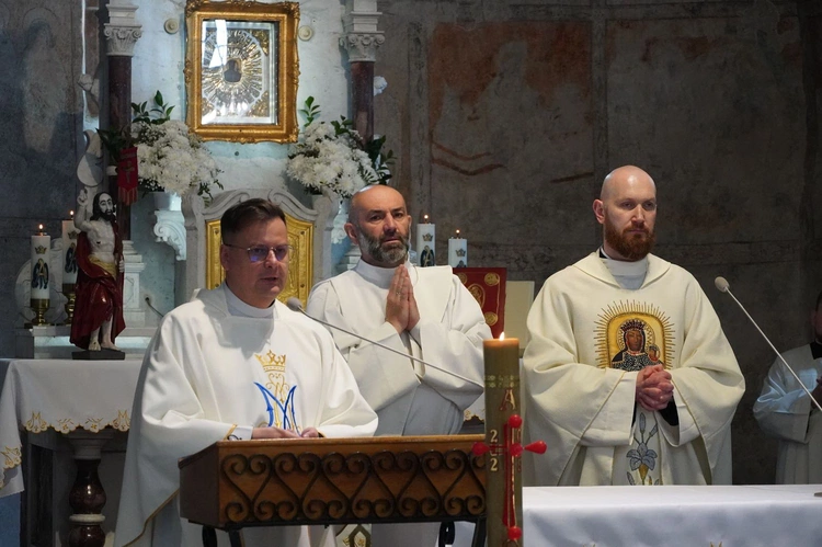 Pielgrzymka modlących się za kapłanów i o powołania 