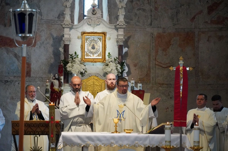 Pielgrzymka modlących się za kapłanów i o powołania 