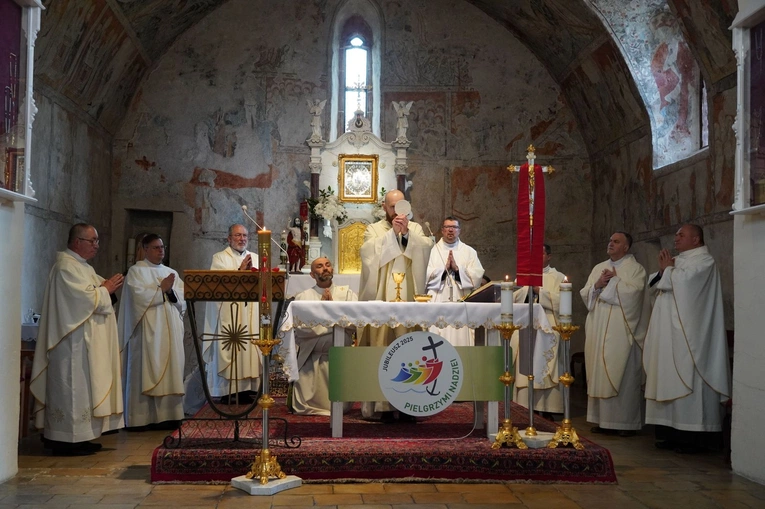 Pielgrzymka modlących się za kapłanów i o powołania 