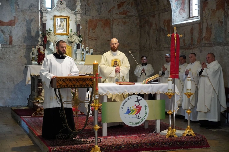 Pielgrzymka modlących się za kapłanów i o powołania 