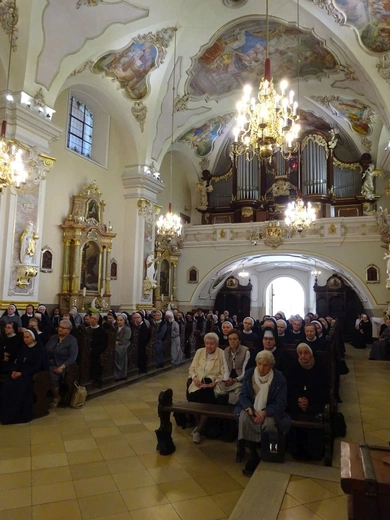 Pielgrzymka osób konsekrowanych